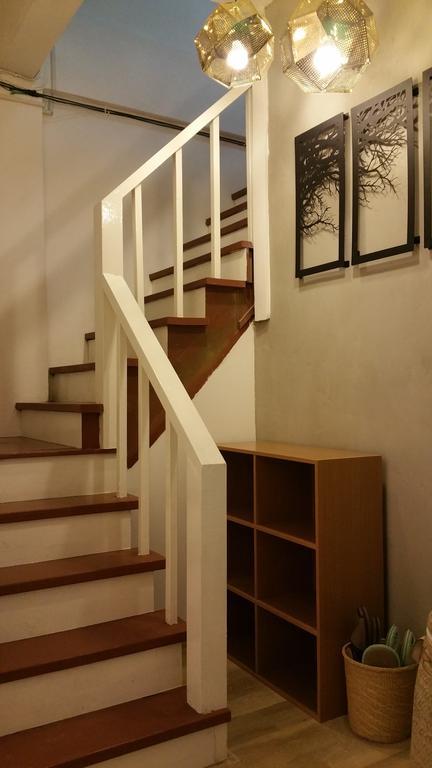 Green Home Hostel And Massage Бангкок Экстерьер фото