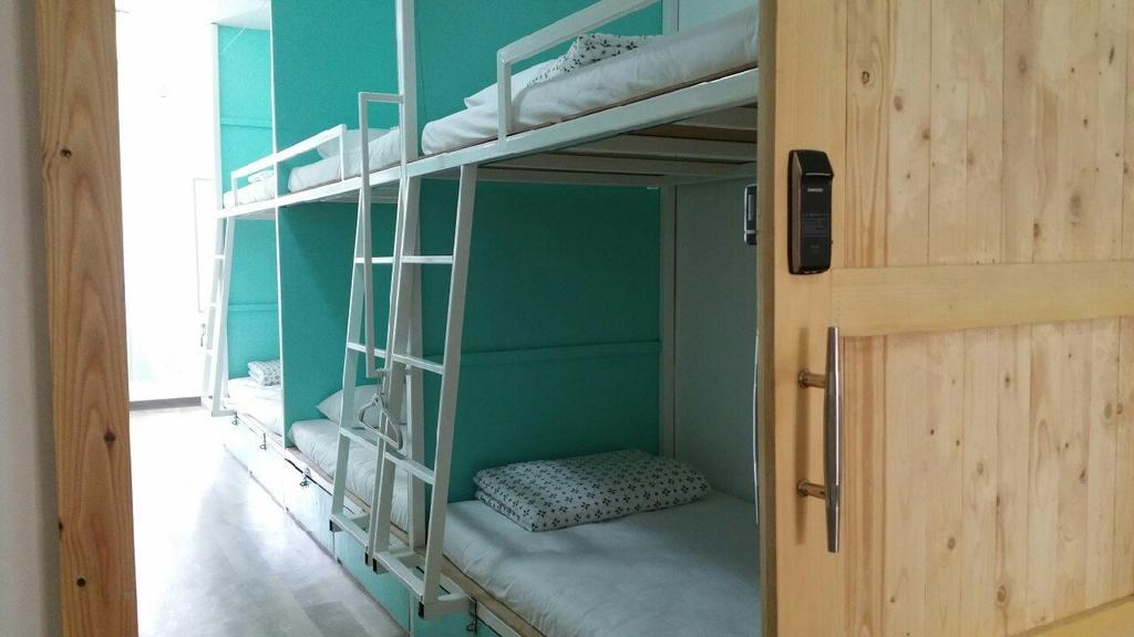 Green Home Hostel And Massage Бангкок Экстерьер фото