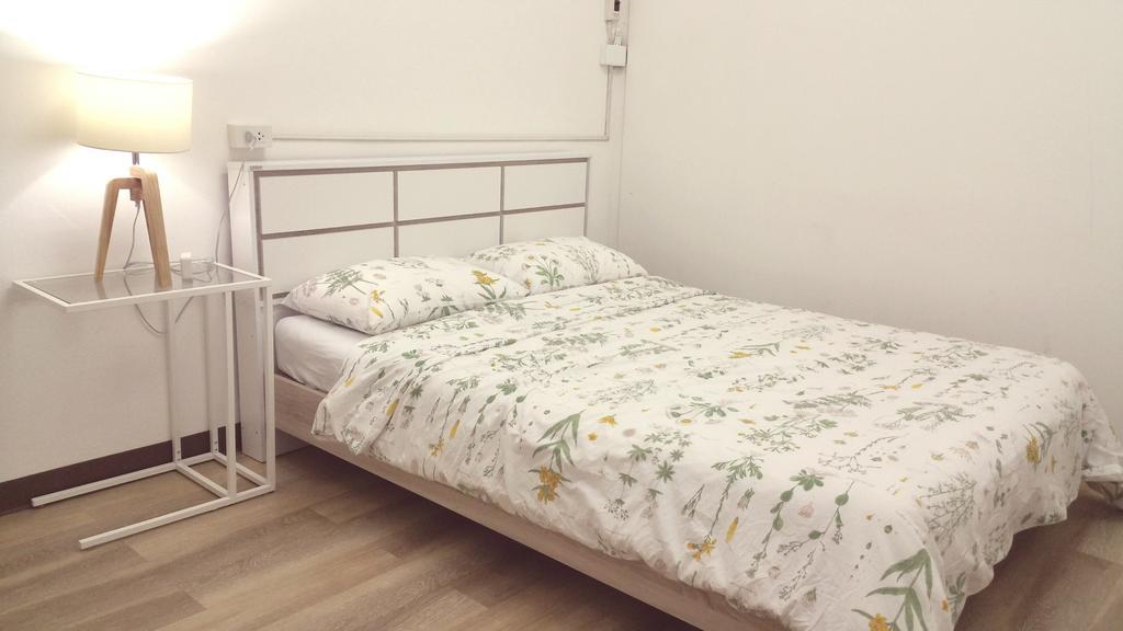 Green Home Hostel And Massage Бангкок Экстерьер фото