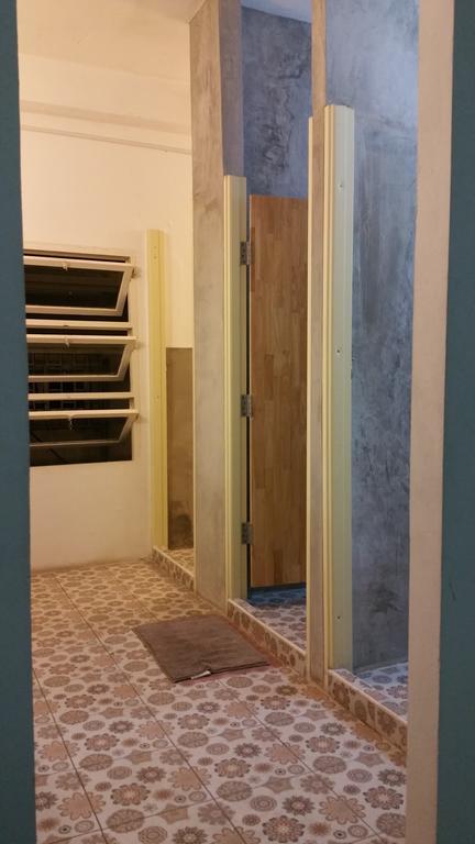Green Home Hostel And Massage Бангкок Экстерьер фото