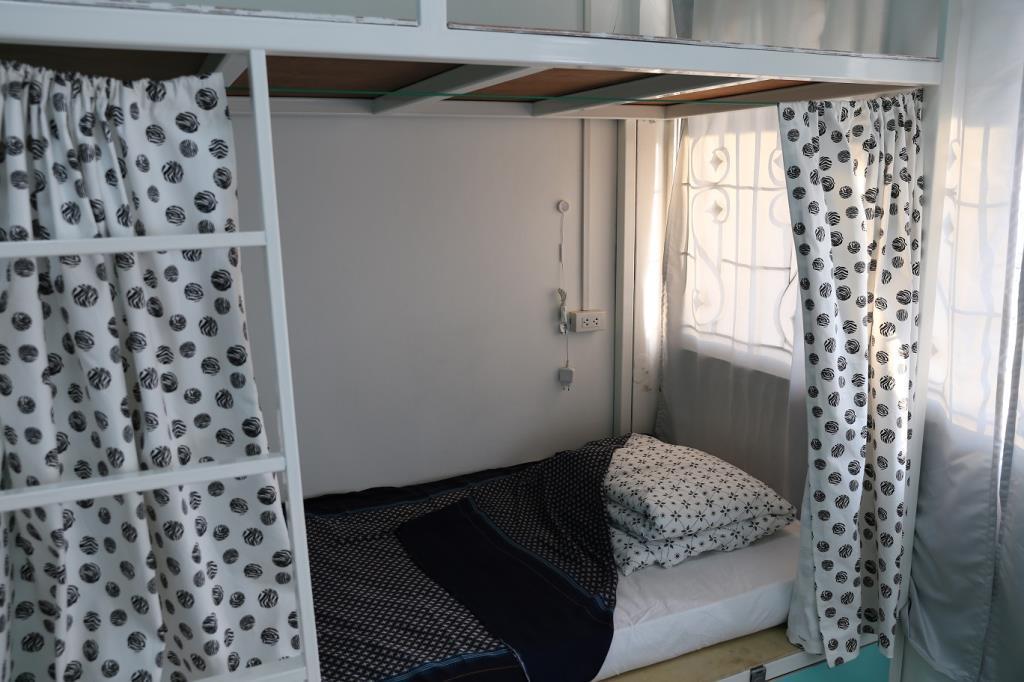 Green Home Hostel And Massage Бангкок Экстерьер фото