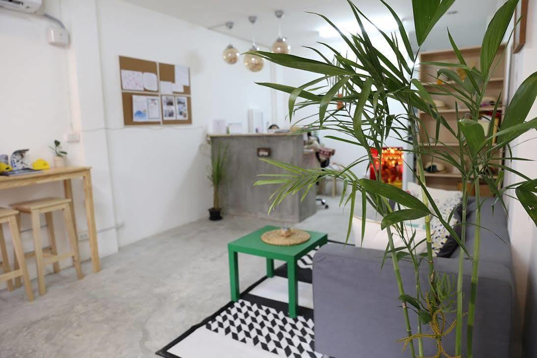Green Home Hostel And Massage Бангкок Экстерьер фото